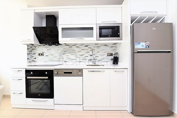 غرفة وصالة مؤثثة ضمن مجمع خمس نجوم في توسمور - الانيا 