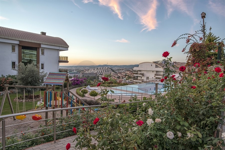 اطلالة بحرية ساحرة - شقق واسعة شمن مجمع حديث في كوناكله / الانيا