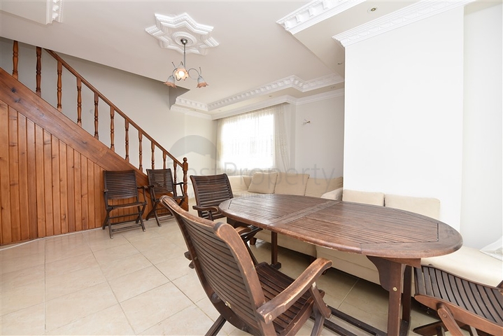 دوبلكس عائلية -بسعر مميز - من تصميم خمس غرف وصالة  في اوبا / الانيا 