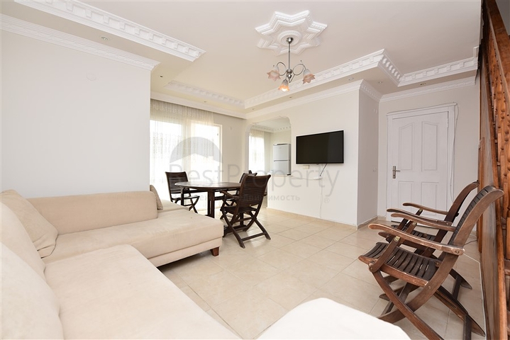 دوبلكس عائلية -بسعر مميز - من تصميم خمس غرف وصالة  في اوبا / الانيا 