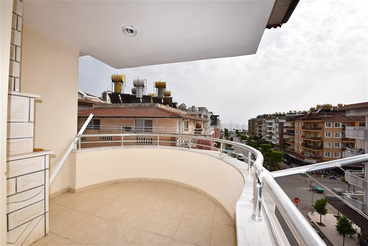 دوبلكس عائلية -بسعر مميز - من تصميم خمس غرف وصالة  في اوبا / الانيا 