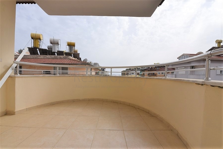 دوبلكس عائلية -بسعر مميز - من تصميم خمس غرف وصالة  في اوبا / الانيا 