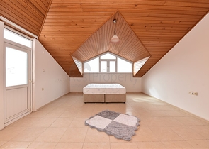 دوبلكس عائلية -بسعر مميز - من تصميم خمس غرف وصالة  في اوبا / الانيا 