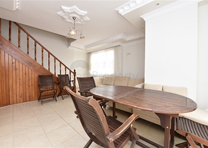 دوبلكس عائلية -بسعر مميز - من تصميم خمس غرف وصالة  في اوبا / الانيا 