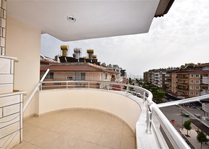 دوبلكس عائلية -بسعر مميز - من تصميم خمس غرف وصالة  في اوبا / الانيا 