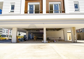 محلات للبيع في منطقة هورما كونيالتي مع ضمان الإيجار