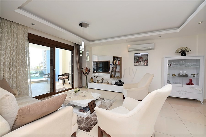 شقة مفروشة من تصميم غرفتين وصالة ضمن مجمع خمس نجوم جانب مول الانيوم في جيكجلي / الانيا 