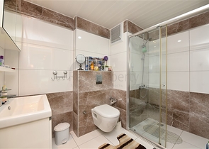 شقة مفروشة من تصميم غرفتين وصالة ضمن مجمع خمس نجوم جانب مول الانيوم في جيكجلي / الانيا 