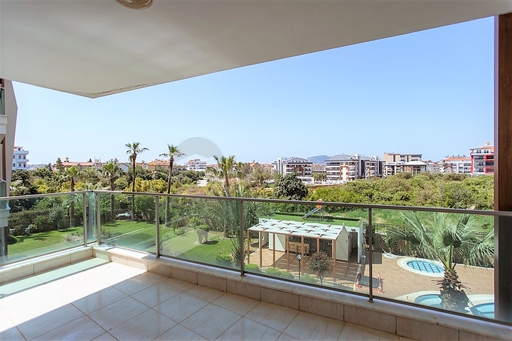 شقة غرفتين وصالة باطلالة مميزة ضمن مجمع في منطقة اوبا المركزية / الانيا 