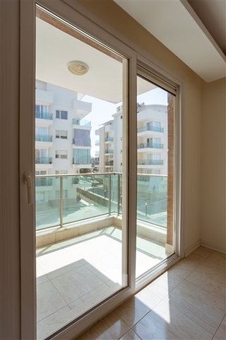 شقة غرفتين وصالة باطلالة مميزة ضمن مجمع في منطقة اوبا المركزية / الانيا 