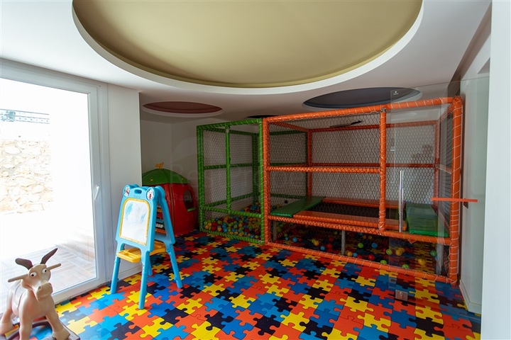 شقة غرفتين وصالة باطلالة مميزة ضمن مجمع في منطقة اوبا المركزية / الانيا 