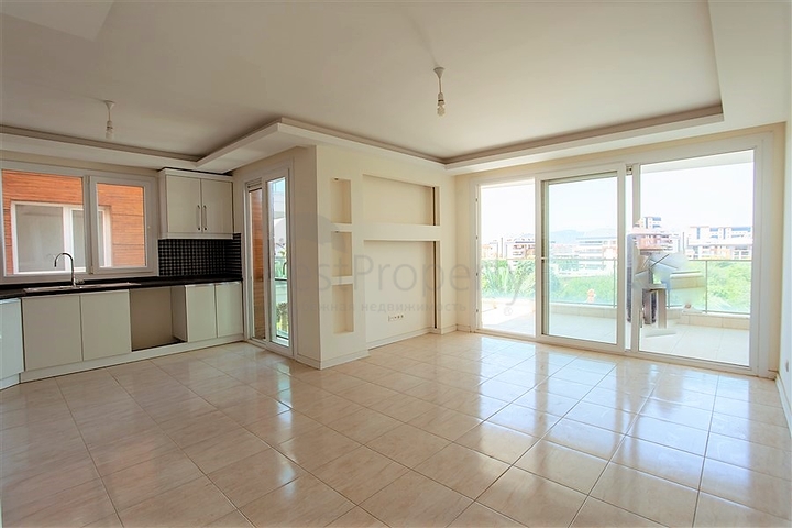 شقة غرفتين وصالة باطلالة مميزة ضمن مجمع في منطقة اوبا المركزية / الانيا 