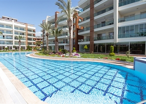 شقة غرفتين وصالة باطلالة مميزة ضمن مجمع في منطقة اوبا المركزية / الانيا 