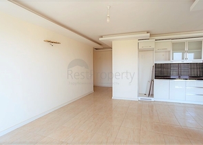 شقة غرفتين وصالة باطلالة مميزة ضمن مجمع في منطقة اوبا المركزية / الانيا 