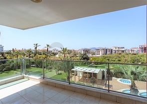 شقة غرفتين وصالة باطلالة مميزة ضمن مجمع في منطقة اوبا المركزية / الانيا 