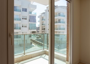 شقة غرفتين وصالة باطلالة مميزة ضمن مجمع في منطقة اوبا المركزية / الانيا 