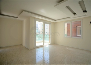 شقة غرفتين وصالة باطلالة مميزة ضمن مجمع في منطقة اوبا المركزية / الانيا 