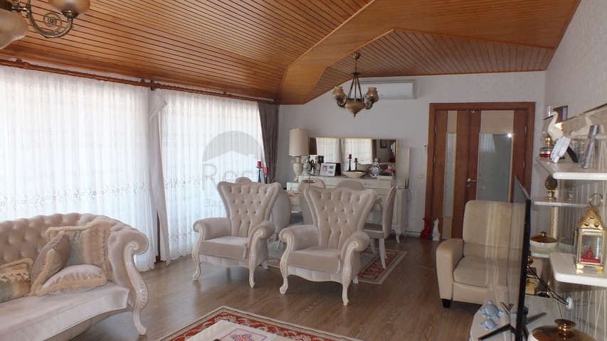 دوبلكس عائلية واسعة باطلالة ساحرة في جيكجلي / الانيا 