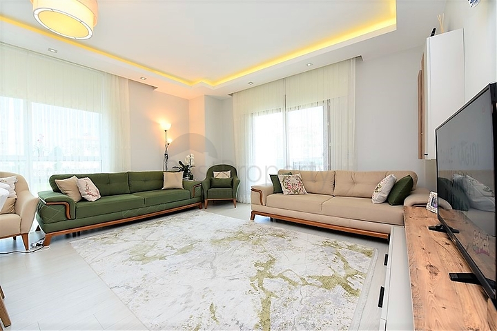 غرفتين وصالة مفروشة ضمن مجمع سكني قريب من البحر في كاستل / الانيا 