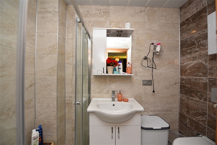 غرفتين وصالة مفروشة ضمن مجمع سكني قريب من البحر في كاستل / الانيا 