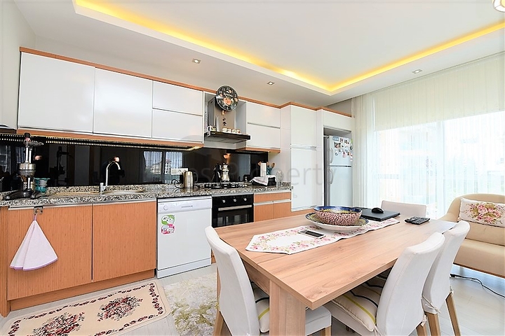 غرفتين وصالة مفروشة ضمن مجمع سكني قريب من البحر في كاستل / الانيا 