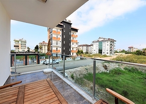 غرفتين وصالة مفروشة ضمن مجمع سكني قريب من البحر في كاستل / الانيا 