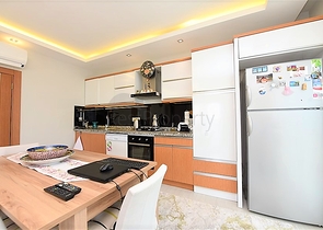 غرفتين وصالة مفروشة ضمن مجمع سكني قريب من البحر في كاستل / الانيا 