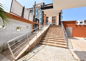 غرفتين وصالة مفروشة ضمن مجمع سكني قريب من البحر في كاستل / الانيا 