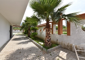 غرفتين وصالة مفروشة ضمن مجمع سكني قريب من البحر في كاستل / الانيا 