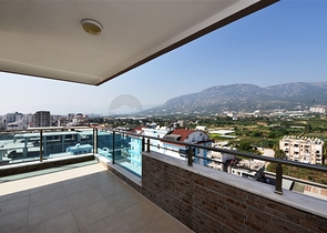 دوبلكس فاخرة مع تراس واسع واطلالة جبلية ساحرة في مهموتلار / الانيا 