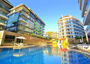 اطلالة بحرية مباشرة- شقة مؤثثة تصميم غرفة  نوم وصالة ضمن مجمع سكني حديث في كاركي جاك - الانيا 