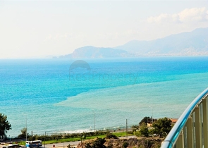 اطلالة بحرية مباشرة- شقة مؤثثة تصميم غرفة  نوم وصالة ضمن مجمع سكني حديث في كاركي جاك - الانيا 