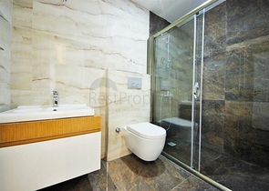 اطلالة بحرية مباشرة- شقة مؤثثة تصميم غرفة  نوم وصالة ضمن مجمع سكني حديث في كاركي جاك - الانيا 