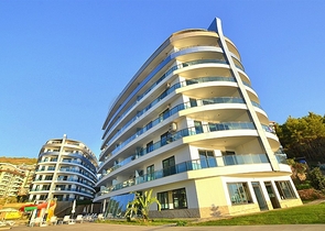 اطلالة بحرية مباشرة- شقة مؤثثة تصميم غرفة  نوم وصالة ضمن مجمع سكني حديث في كاركي جاك - الانيا 