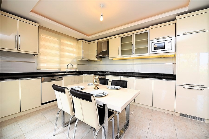 شقة غرفتين باطلالة مميزة في منطقة اوبا المركزية / الانيا 