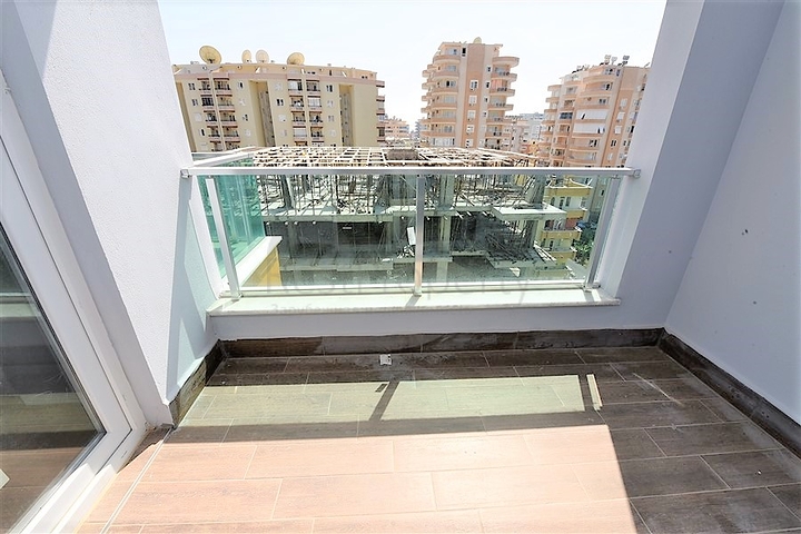 شقة غرفتين وصالة ضمن مجمع حديث قريب من البحر وبسعر مميز في الانيا 