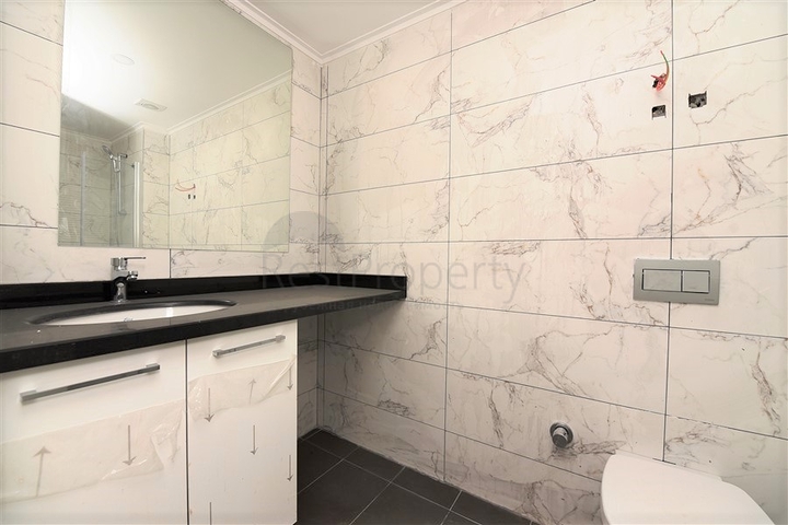 شقة غرفتين وصالة ضمن مجمع حديث قريب من البحر وبسعر مميز في الانيا 