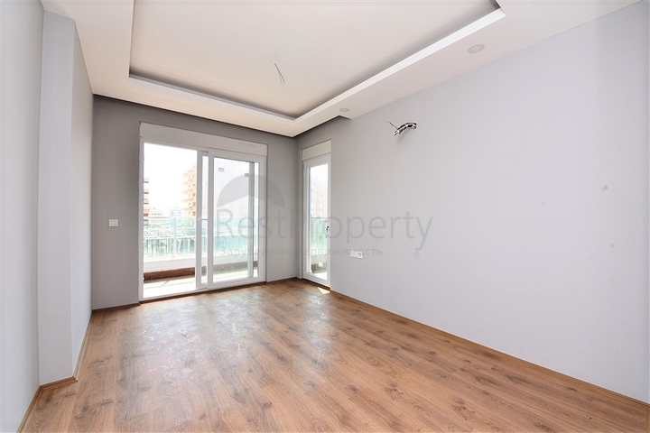 شقة غرفتين وصالة ضمن مجمع حديث قريب من البحر وبسعر مميز في الانيا 