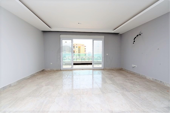 شقة غرفتين وصالة ضمن مجمع حديث قريب من البحر وبسعر مميز في الانيا 