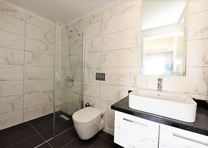 شقة غرفتين وصالة ضمن مجمع حديث قريب من البحر وبسعر مميز في الانيا 