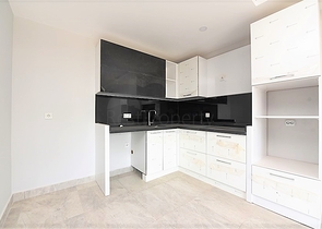 شقة غرفتين وصالة ضمن مجمع حديث قريب من البحر وبسعر مميز في الانيا 