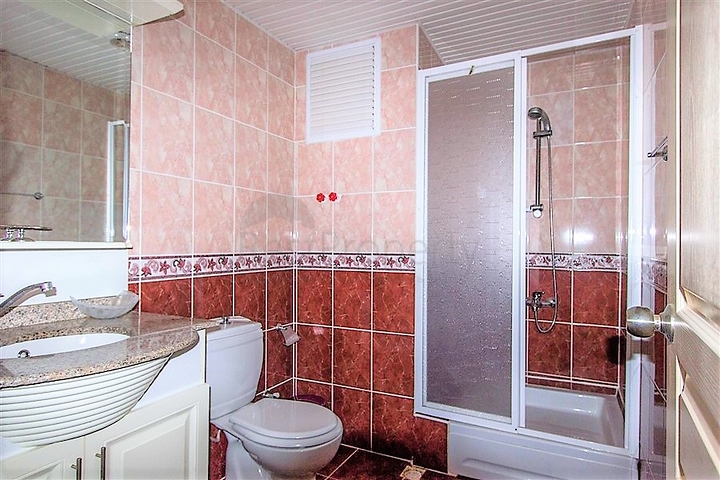 شقة عائلية واسعة من تصميم غرفتين وصالة في الانيا - مهموتلار 