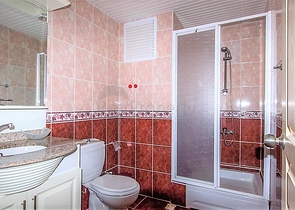 شقة عائلية واسعة من تصميم غرفتين وصالة في الانيا - مهموتلار 