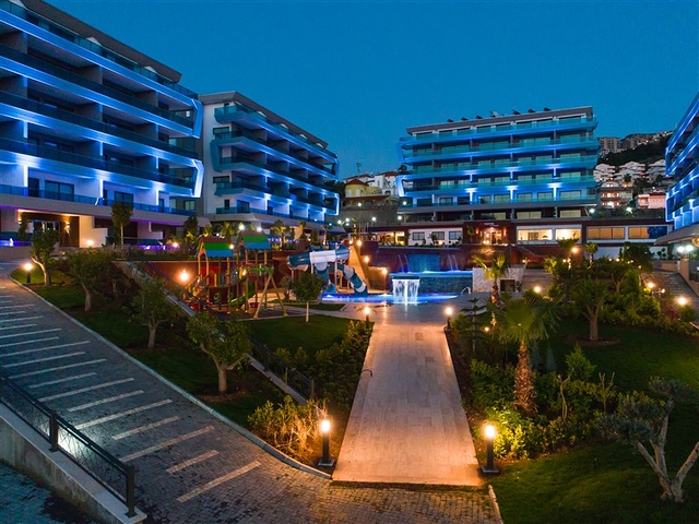 شقة غرفتين وصالة مفروشة ضمن مجمع فاخر وخدمات خمس نجوم في الانيا 