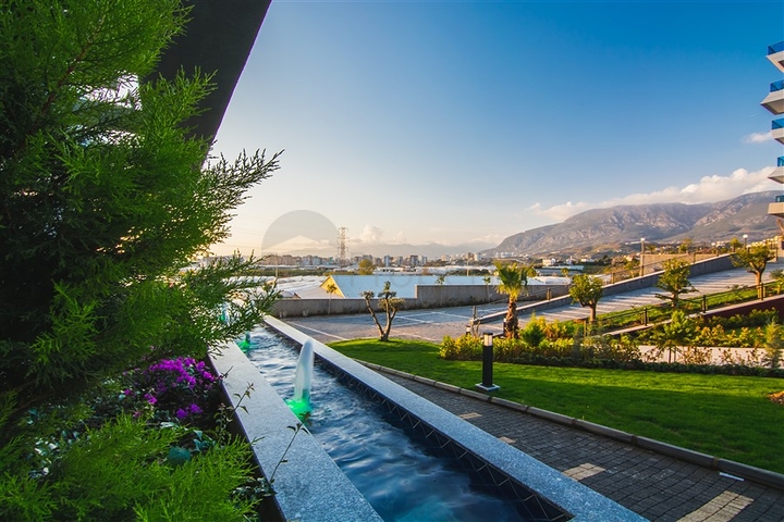 شقة غرفتين وصالة مفروشة ضمن مجمع فاخر وخدمات خمس نجوم في الانيا 