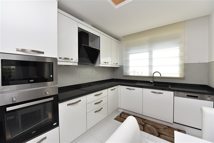 شقة غرفتين وصالة مفروشة ضمن مجمع فاخر وخدمات خمس نجوم في الانيا 