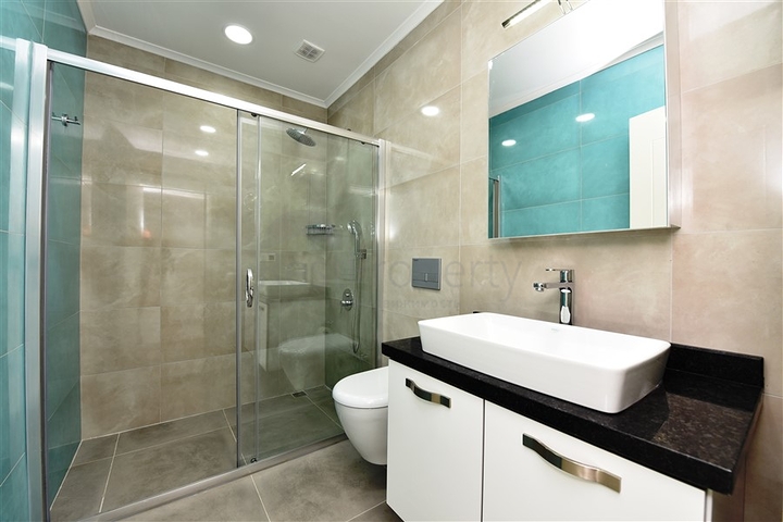 شقة غرفتين وصالة مفروشة ضمن مجمع فاخر وخدمات خمس نجوم في الانيا 