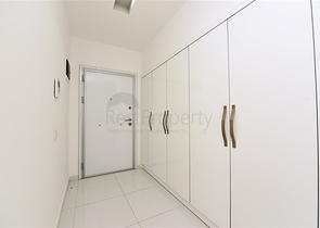 شقة غرفتين وصالة مفروشة ضمن مجمع فاخر وخدمات خمس نجوم في الانيا 