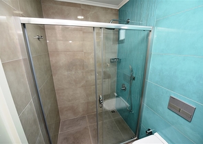 شقة غرفتين وصالة مفروشة ضمن مجمع فاخر وخدمات خمس نجوم في الانيا 