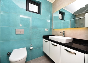 شقة غرفتين وصالة مفروشة ضمن مجمع فاخر وخدمات خمس نجوم في الانيا 